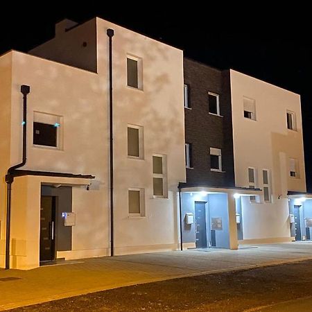 Penthouse West S Appartamento Varaždin Esterno foto