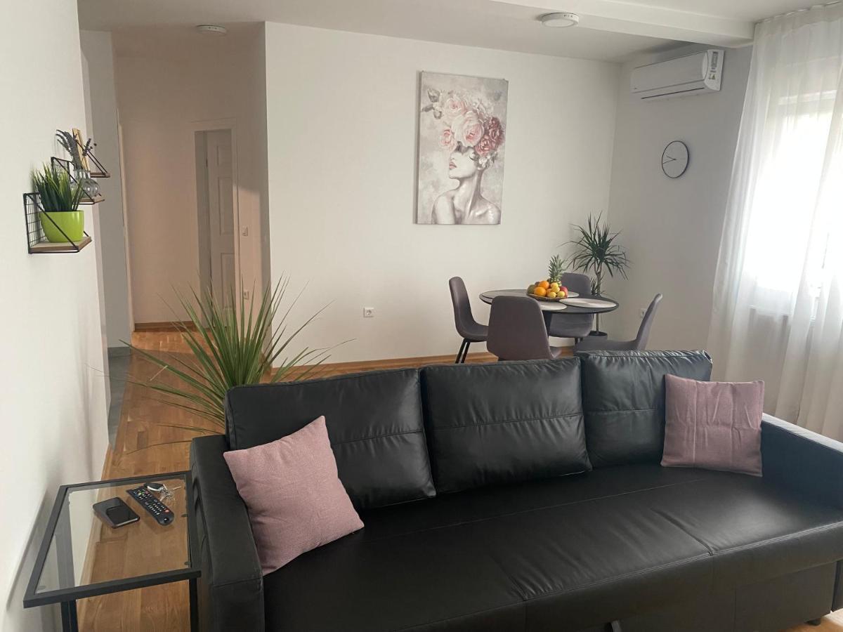Penthouse West S Appartamento Varaždin Esterno foto