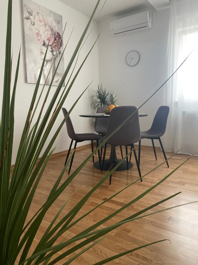 Penthouse West S Appartamento Varaždin Esterno foto