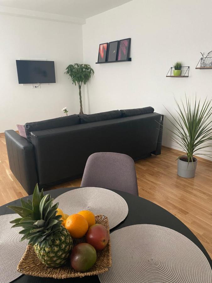 Penthouse West S Appartamento Varaždin Esterno foto