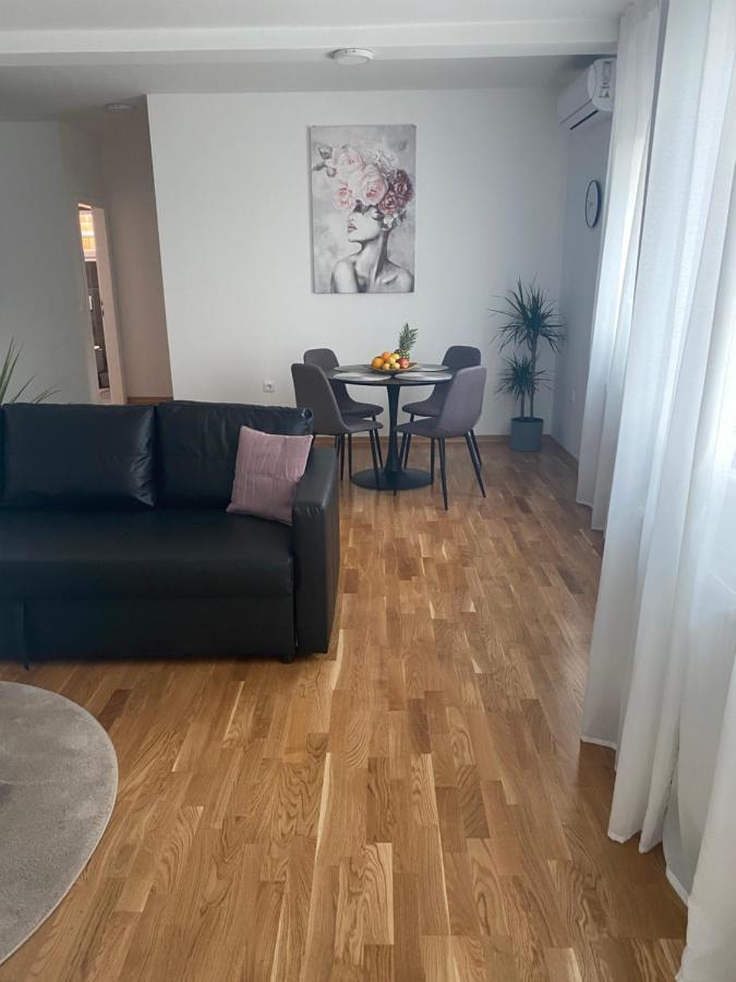 Penthouse West S Appartamento Varaždin Esterno foto