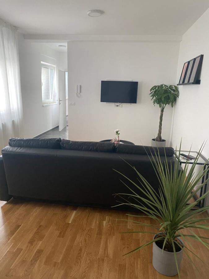 Penthouse West S Appartamento Varaždin Esterno foto